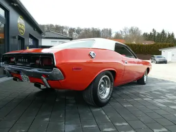 DODGE Challenger  383 Muscle Car