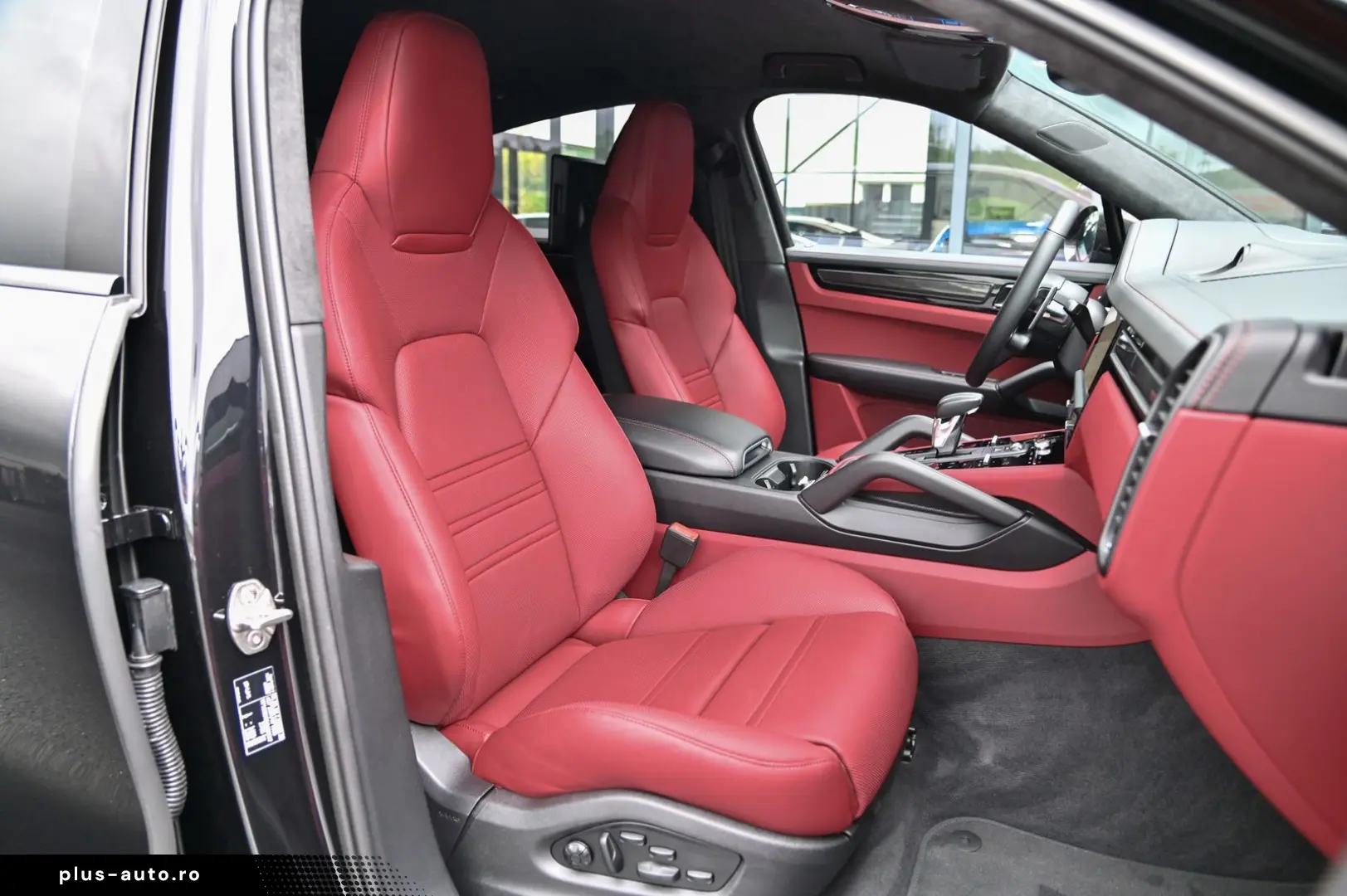 PORSCHE Cayenne Turbo GT Coupe  Rear Entertainment !