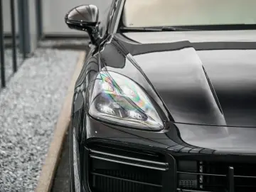 PORSCHE Cayenne Turbo GT Coupe  Rear Entertainment !