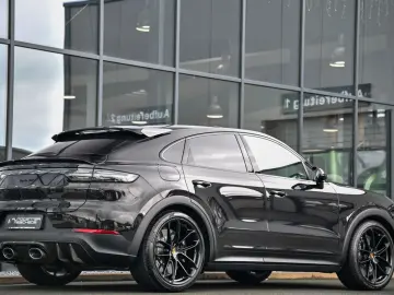 PORSCHE Cayenne Turbo GT Coupe  Rear Entertainment !