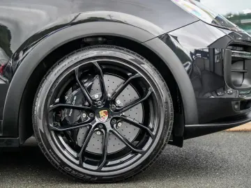 PORSCHE Cayenne Turbo GT Coupe  Rear Entertainment !