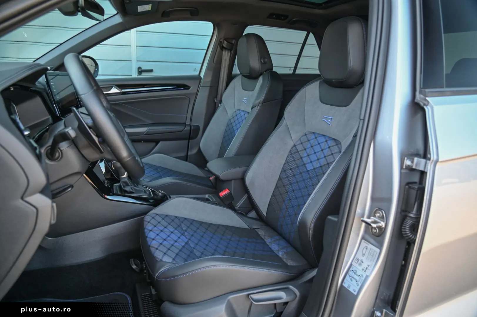 VW T-Roc R 4Motion DSG Pano  AHK  Akrapovic  19