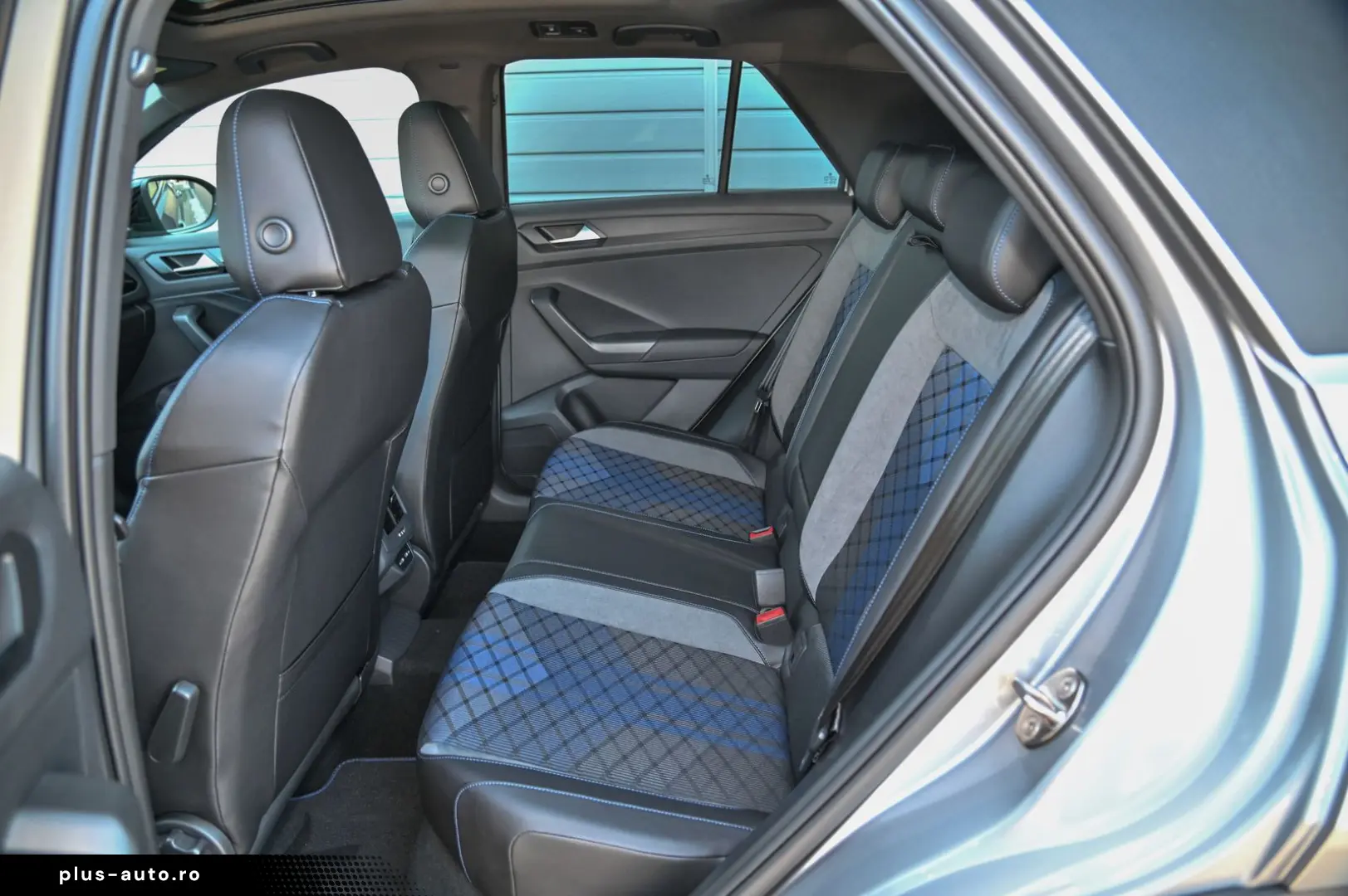 VW T-Roc R 4Motion DSG Pano  AHK  Akrapovic  19