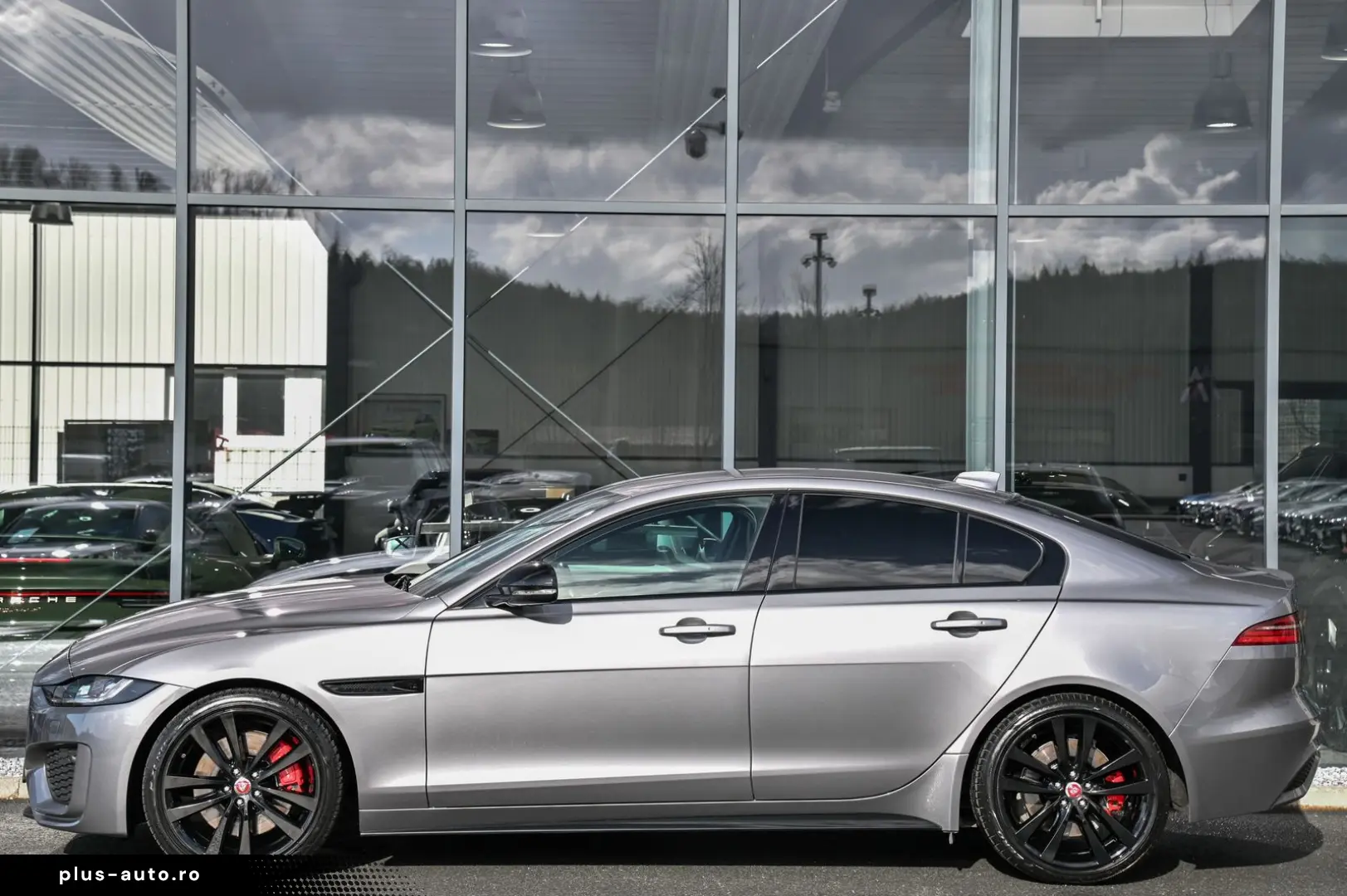 JAGUAR XE P250 Edition R-Dynamic Black Pack  Meridian