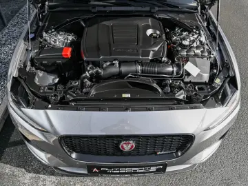 JAGUAR XE P250 Edition R-Dynamic Black Pack  Meridian