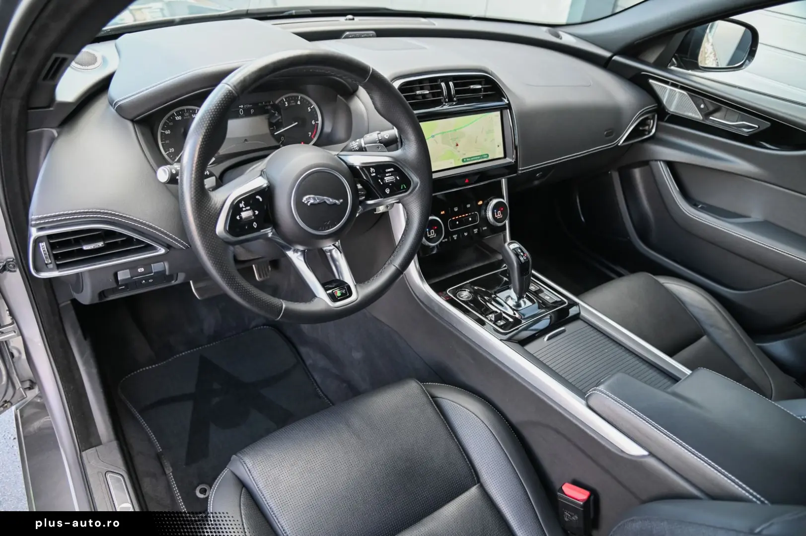 JAGUAR XE P250 Edition R-Dynamic Black Pack  Meridian