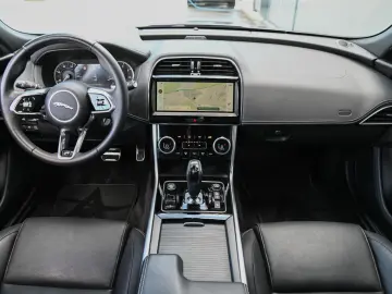 JAGUAR XE P250 Edition R-Dynamic Black Pack  Meridian