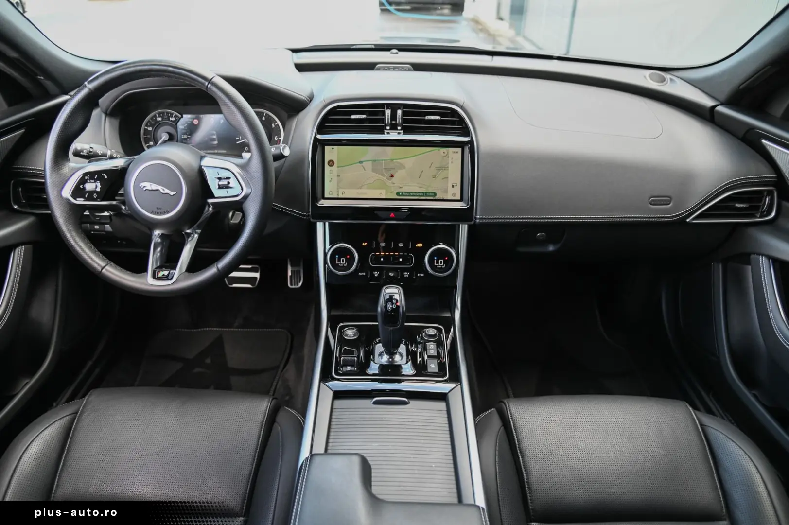 JAGUAR XE P250 Edition R-Dynamic Black Pack  Meridian