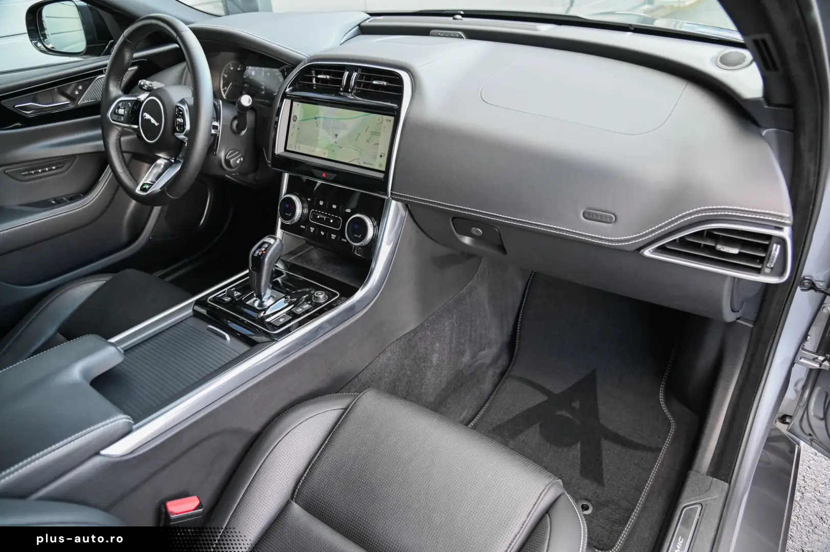 JAGUAR XE P250 Edition R-Dynamic Black Pack  Meridian