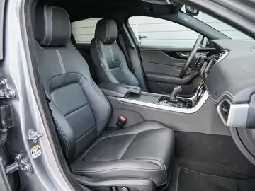 JAGUAR XE P250 Edition R-Dynamic Black Pack  Meridian