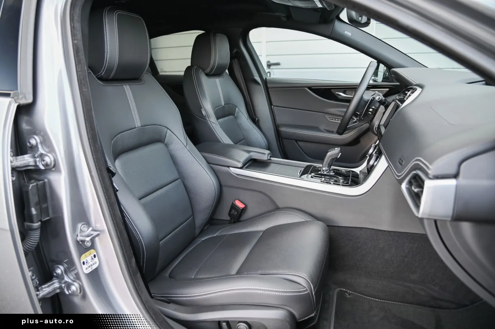 JAGUAR XE P250 Edition R-Dynamic Black Pack  Meridian