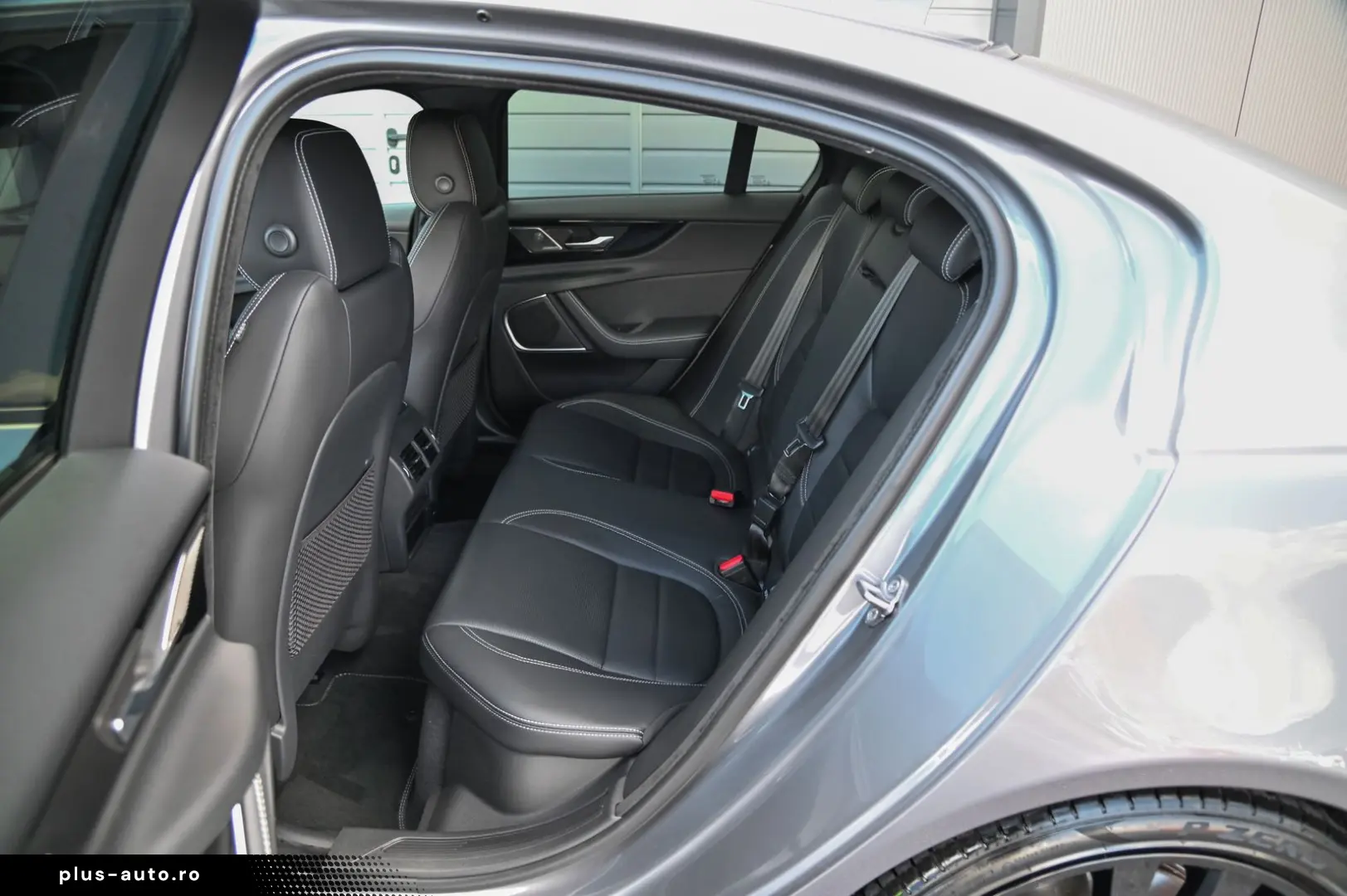 JAGUAR XE P250 Edition R-Dynamic Black Pack  Meridian