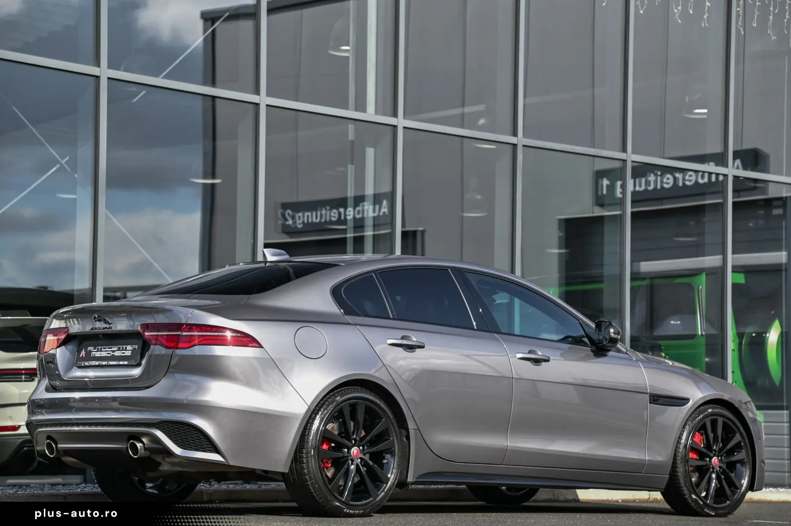 JAGUAR XE P250 Edition R-Dynamic Black Pack  Meridian