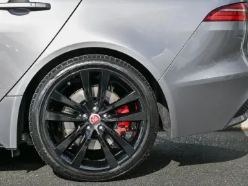 JAGUAR XE P250 Edition R-Dynamic Black Pack  Meridian