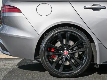 JAGUAR XE P250 Edition R-Dynamic Black Pack  Meridian