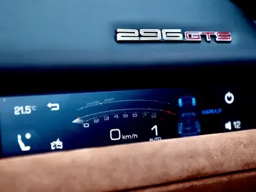 FERRARI 296 GTS Lift LED Carbon Lenkrad Hifi Premium
