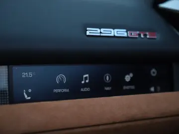 FERRARI 296 GTS Lift LED Carbon Lenkrad Hifi Premium