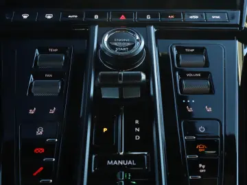 ASTON MARTIN V8 Vantage 4.0 V8 Facelift 2x Black Pac&hellip;
