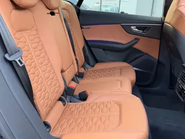 AUDI RSQ8 Quattro EXLUSIVE DYNAMIC KERAMIK 1.HD HUD
