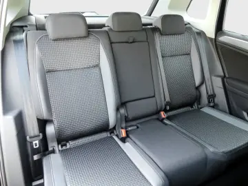 VW Tiguan ACTIVE 2.0 TDI DSG IQ.Light Navi AHK Easy