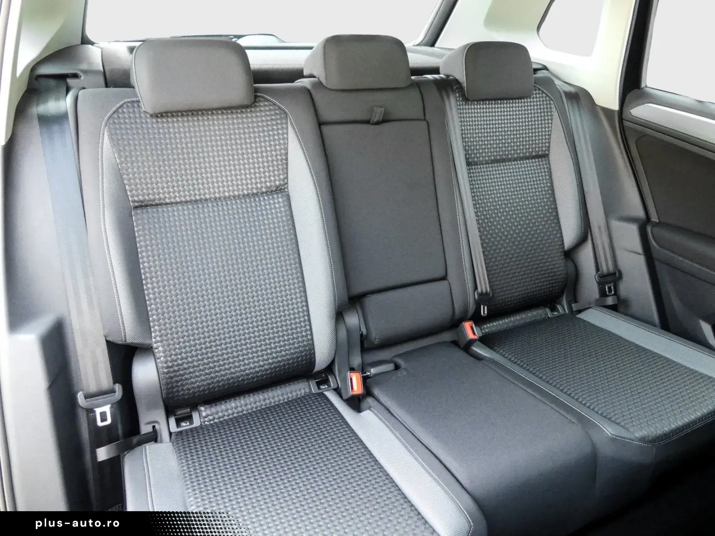 VW Tiguan ACTIVE 2.0 TDI DSG IQ.Light Navi AHK Easy