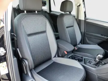 VW Tiguan ACTIVE 2.0 TDI DSG IQ.Light Navi AHK Easy