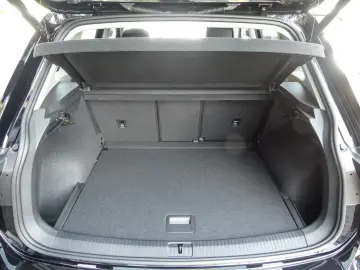 VW Tiguan ACTIVE 2.0 TDI DSG IQ.Light Navi AHK Easy