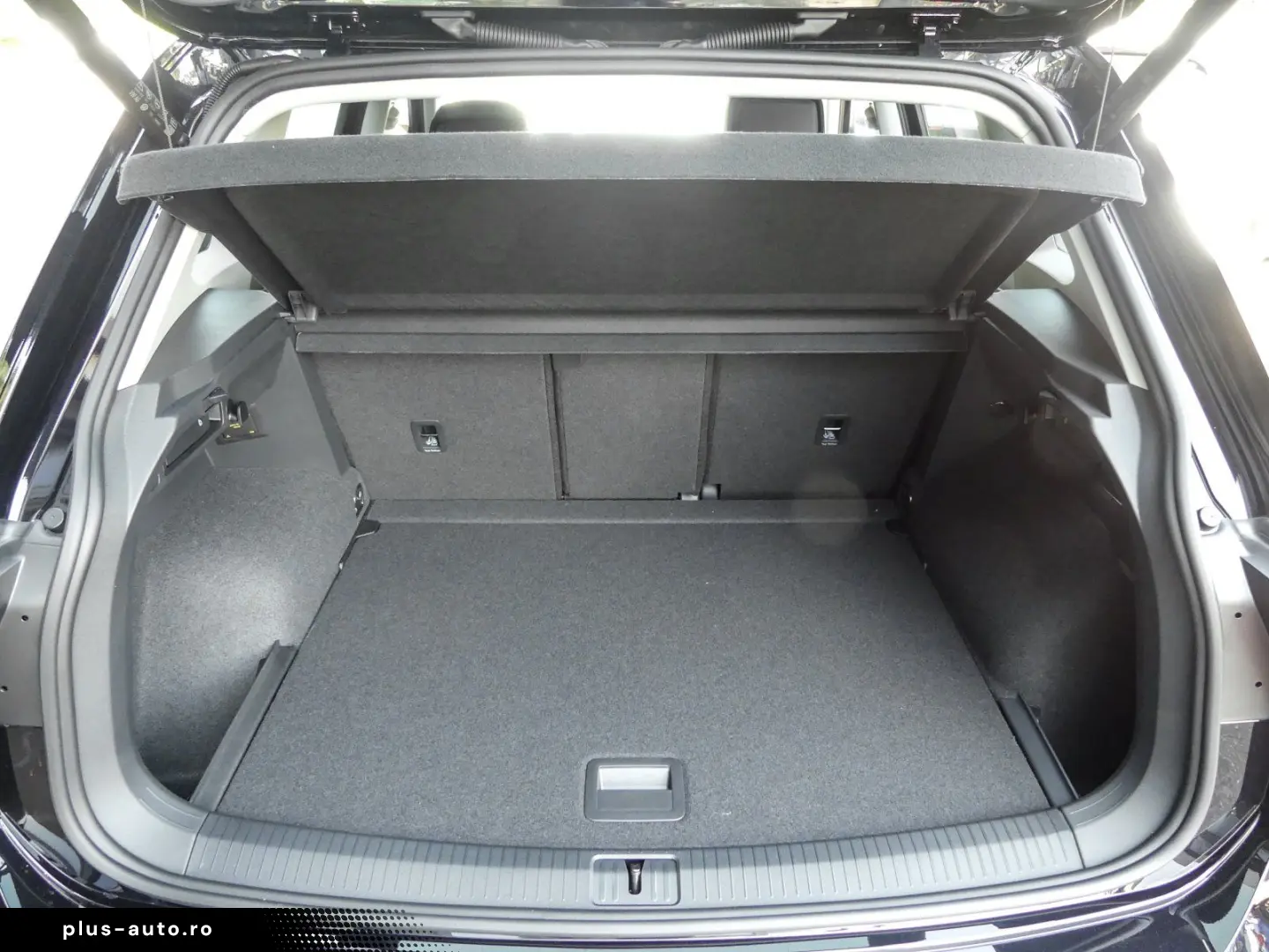 VW Tiguan ACTIVE 2.0 TDI DSG IQ.Light Navi AHK Easy
