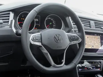 VW Tiguan ACTIVE 2.0 TDI DSG IQ.Light Navi AHK Easy