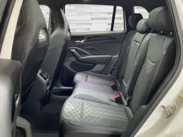 VW Tiguan 1.5 eTSI R-Line MATRIX AHK HUD PANO NAVI