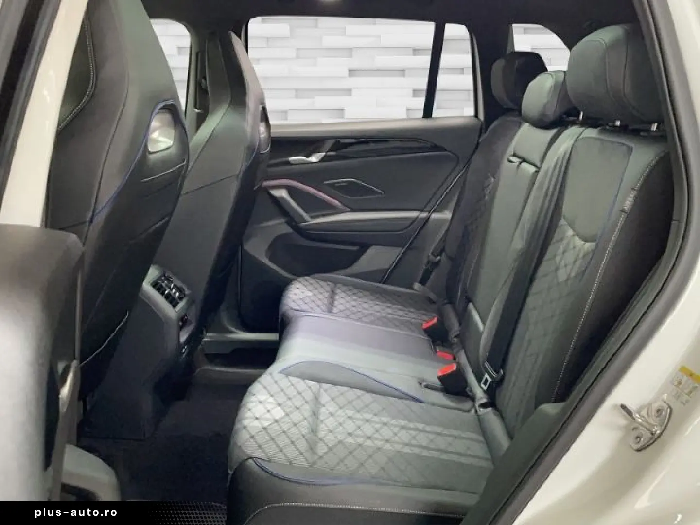 VW Tiguan 1.5 eTSI R-Line MATRIX AHK HUD PANO NAVI