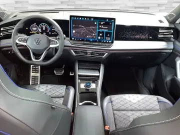 VW Tiguan 1.5 eTSI R-Line MATRIX AHK HUD PANO NAVI