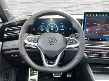 VW Tiguan 1.5 eTSI R-Line MATRIX AHK HUD PANO NAVI