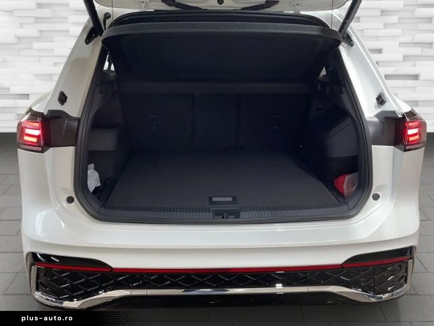 VW Tiguan 1.5 eTSI R-Line MATRIX AHK HUD PANO NAVI
