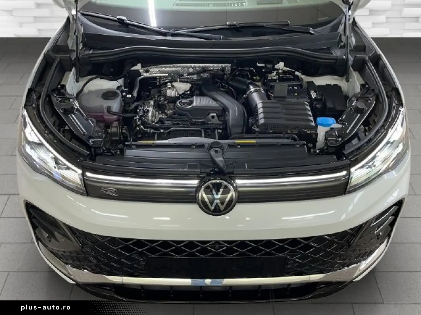 VW Tiguan 1.5 eTSI R-Line MATRIX AHK HUD PANO NAVI