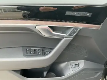 VW Touareg 3.0 TDI 4M DSG HD-MATRIX NAV AIR AHK ACC