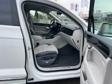 VW Touareg Elegance 4Motion 360  FINANZIERUNG