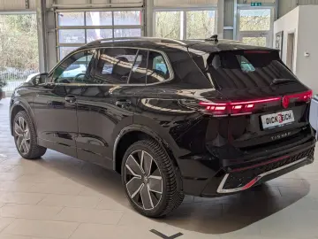 VW Tiguan 2.0TDI R-Line 4M Pano H K AHK Matrix 20