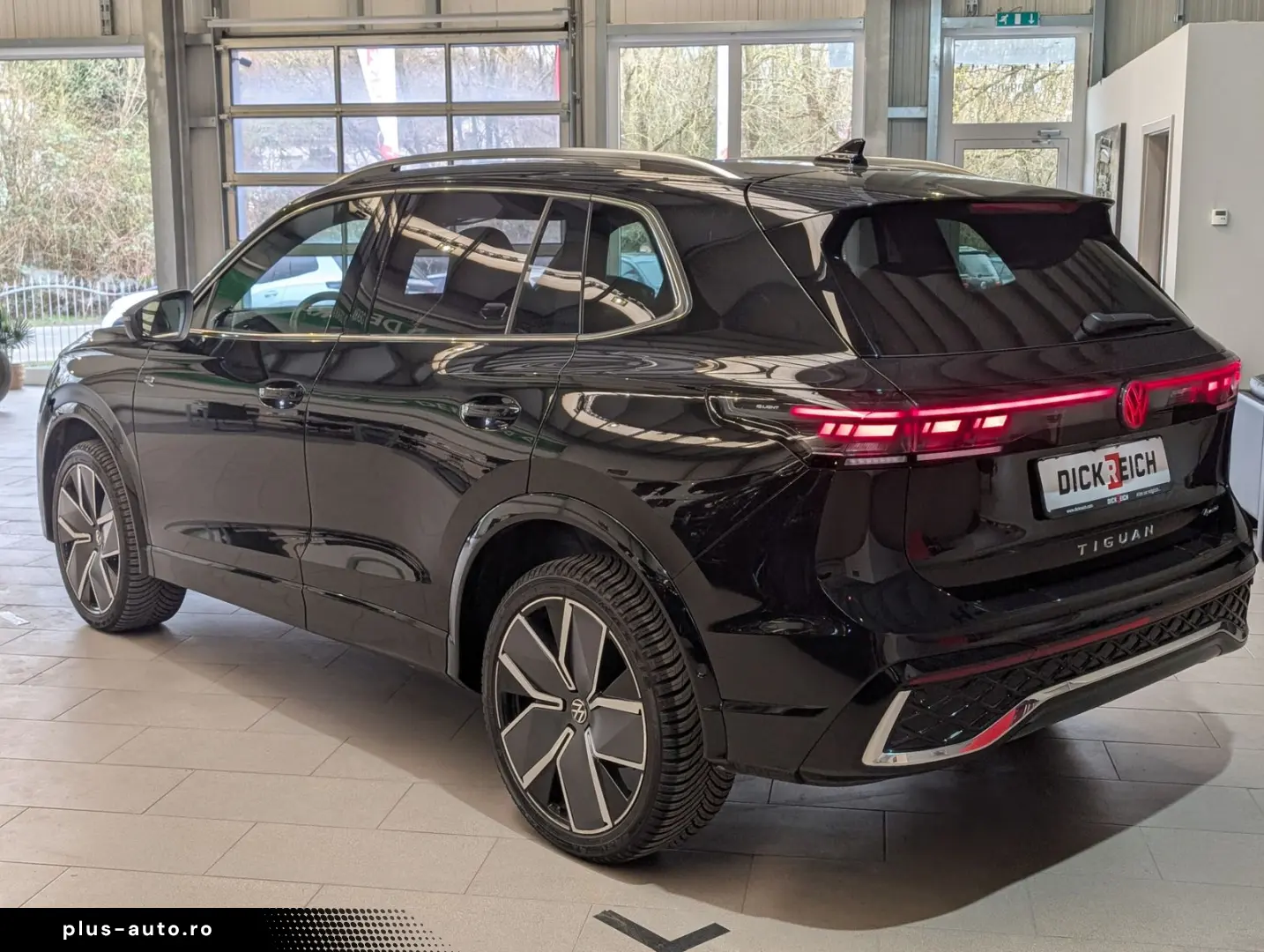 VW Tiguan 2.0TDI R-Line 4M Pano H K AHK Matrix 20
