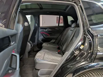 VW Tiguan 2.0TDI R-Line 4M Pano H K AHK Matrix 20