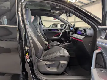 VW Tiguan 2.0TDI R-Line 4M Pano H K AHK Matrix 20