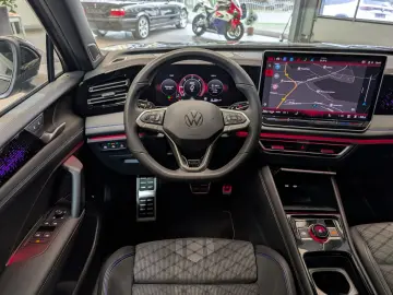 VW Tiguan 2.0TDI R-Line 4M Pano H K AHK Matrix 20