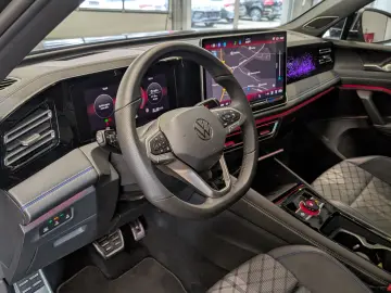 VW Tiguan 2.0TDI R-Line 4M Pano H K AHK Matrix 20