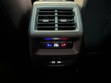 VW Tiguan 2.0TDI R-Line 4M Pano H K AHK Matrix 20
