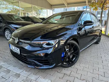 VW Golf VIII R 2.0 TSI DSG 4MOTION    R-Performance
