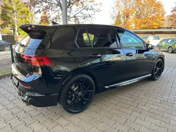 VW Golf VIII R 2.0 TSI DSG 4MOTION    R-Performance