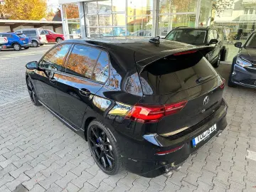 VW Golf VIII R 2.0 TSI DSG 4MOTION    R-Performance