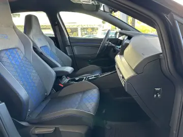 VW Golf VIII R 2.0 TSI DSG 4MOTION    R-Performance