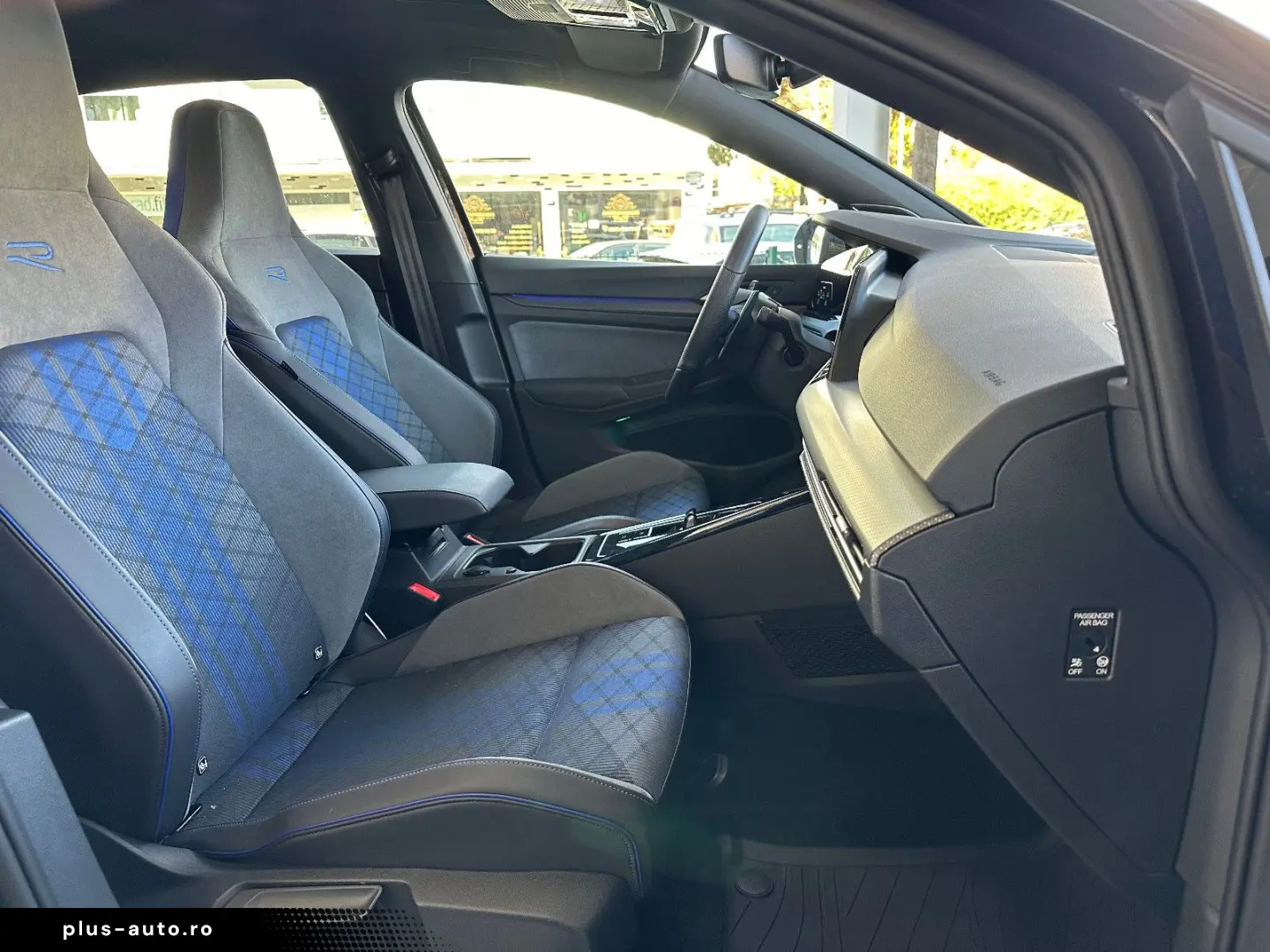 VW Golf VIII R 2.0 TSI DSG 4MOTION    R-Performance