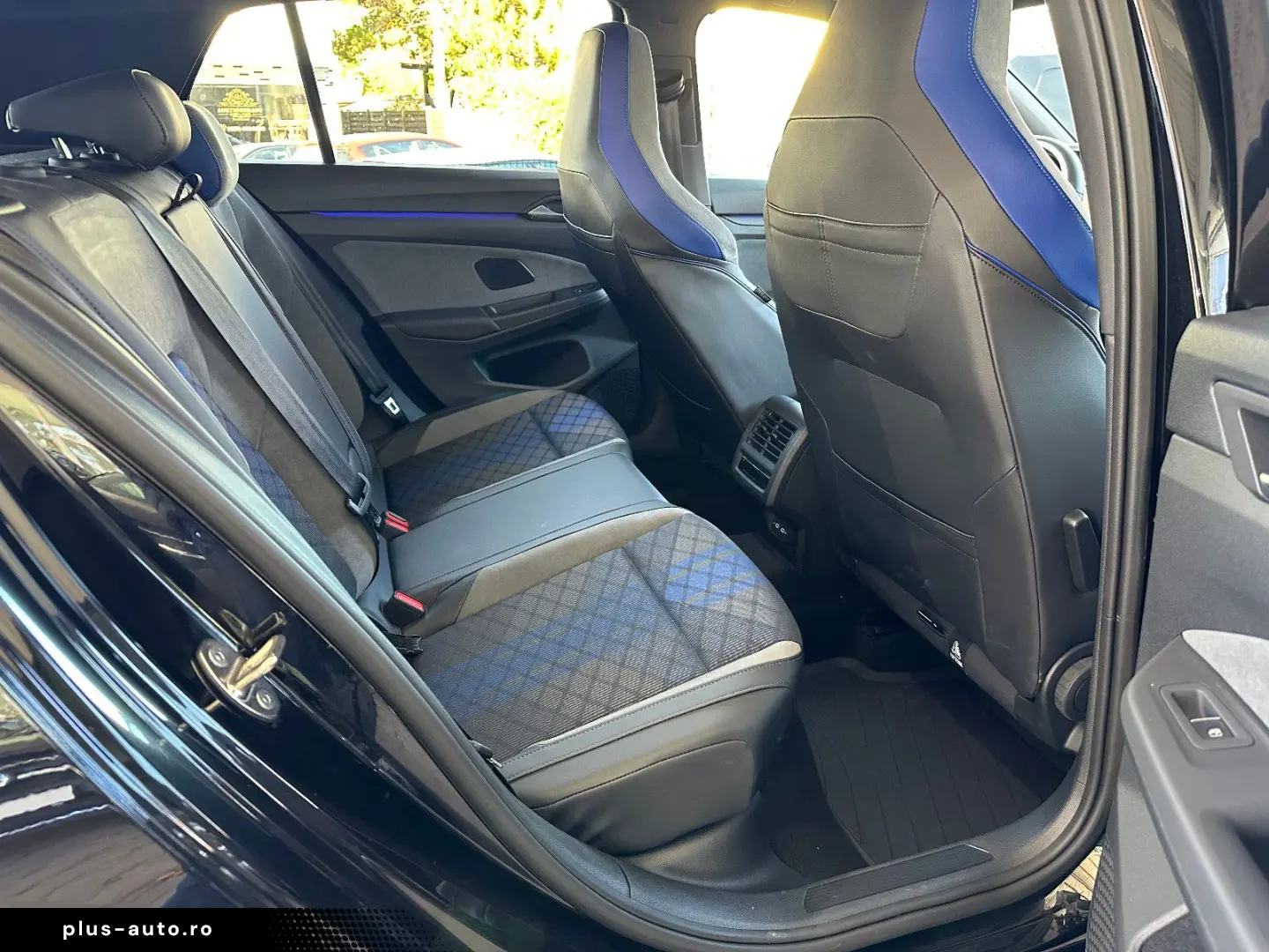 VW Golf VIII R 2.0 TSI DSG 4MOTION    R-Performance